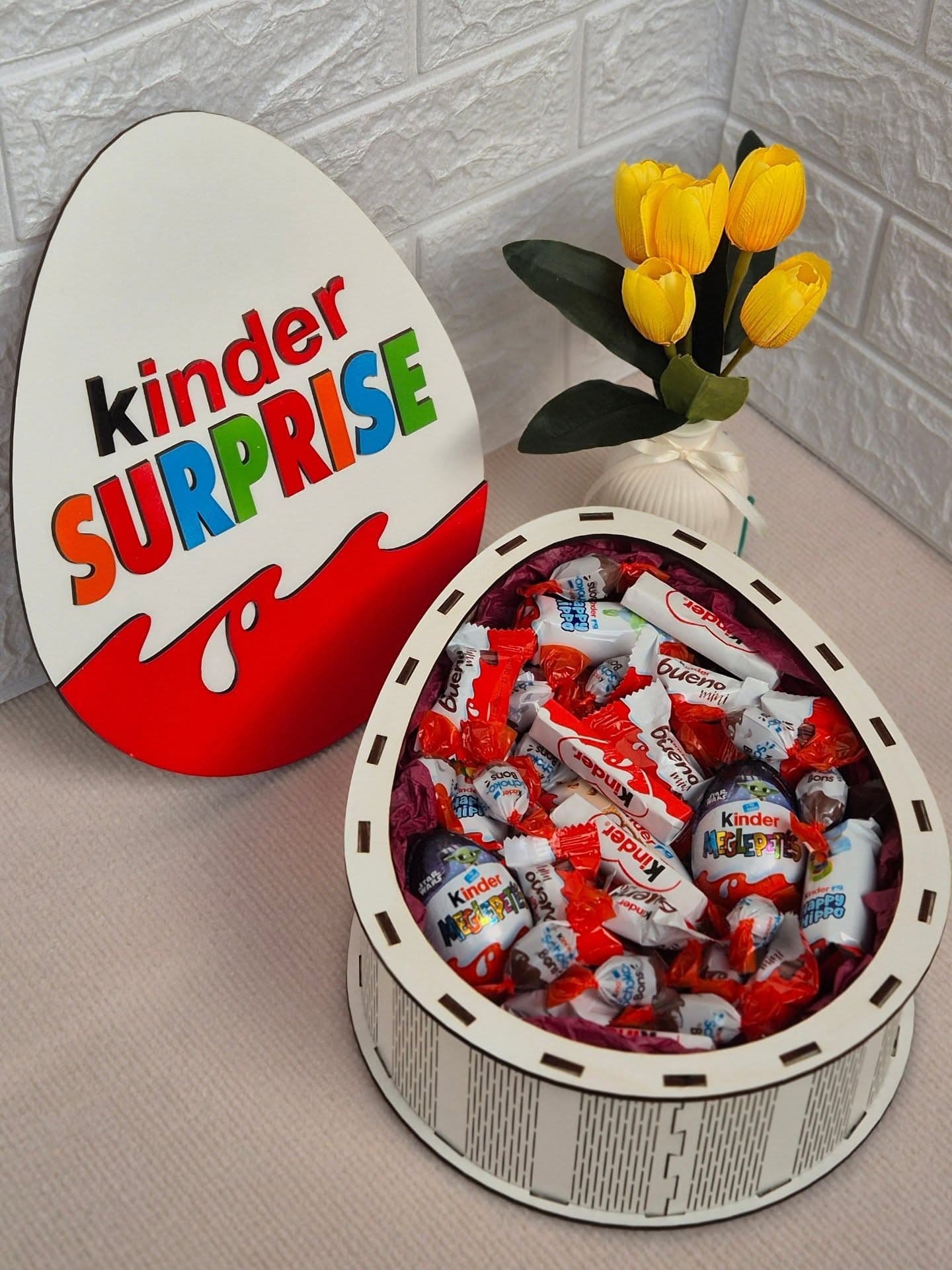Slatki aranžman sa Kinder čokoladicama